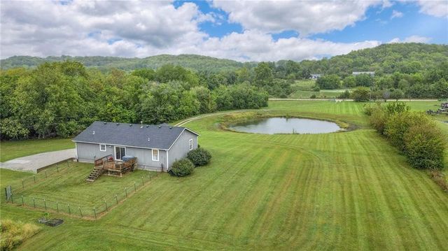 22457 Mitchel Road, Tonganoxie, KS 66086