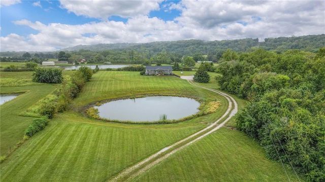 22457 Mitchel Road, Tonganoxie, KS 66086