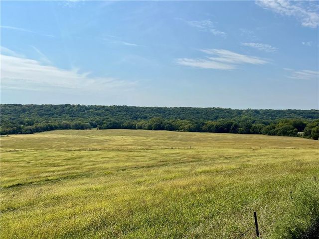 22457 Mitchel Road, Tonganoxie, KS 66086