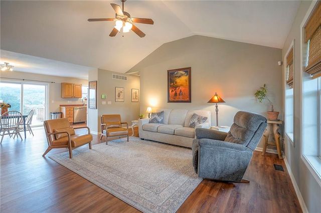 22457 Mitchel Road, Tonganoxie, KS 66086