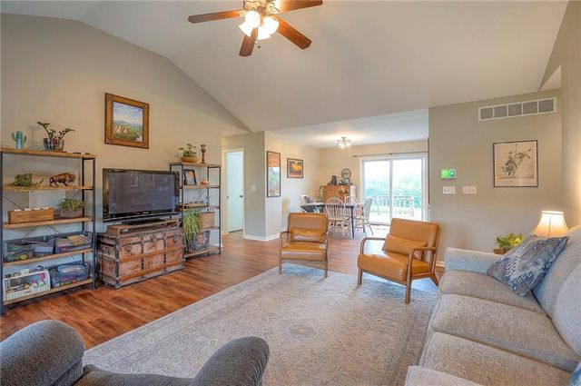 22457 Mitchel Road, Tonganoxie, KS 66086