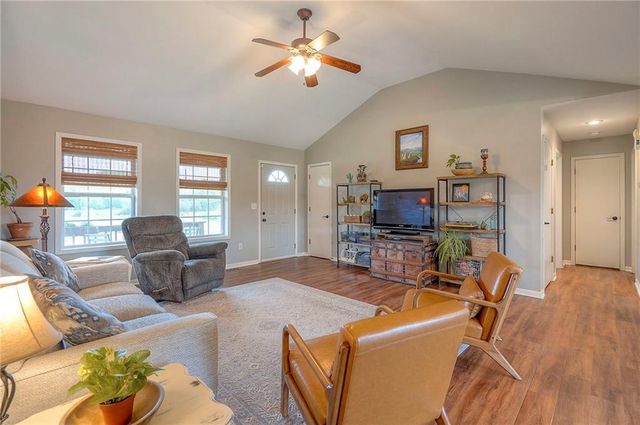 22457 Mitchel Road, Tonganoxie, KS 66086