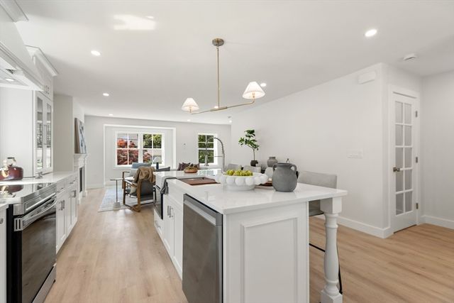 65 Dunstable Rd A, Chelmsford, MA 01863