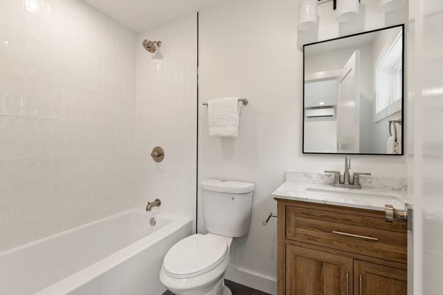 65 Dunstable Rd A, Chelmsford, MA 01863
