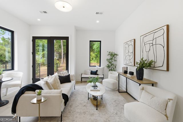 1194 Penny Lane, Atlanta, GA 30329