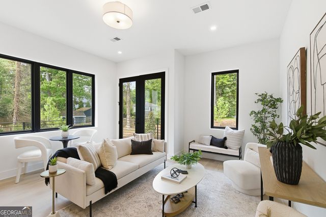 1194 Penny Lane, Atlanta, GA 30329