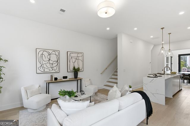 1194 Penny Lane, Atlanta, GA 30329
