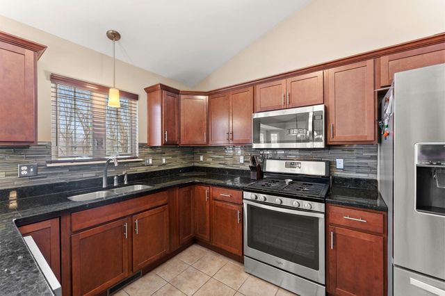 2323 Legend Circle E, Chesterton, IN 46304