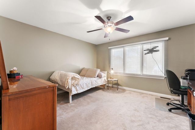 2323 Legend Circle E, Chesterton, IN 46304