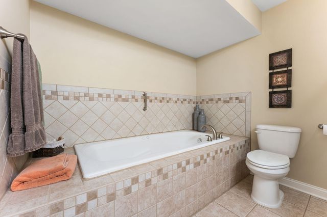 2323 Legend Circle E, Chesterton, IN 46304