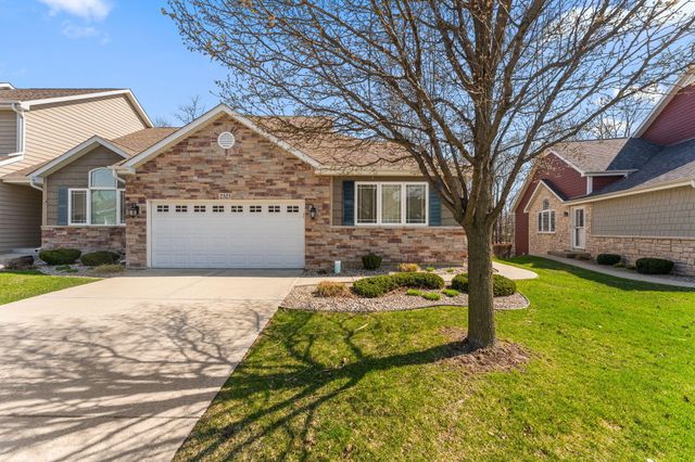 2323 Legend Circle E, Chesterton, IN 46304