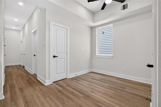 4822 Creekmont Drive B, Houston, TX 77091