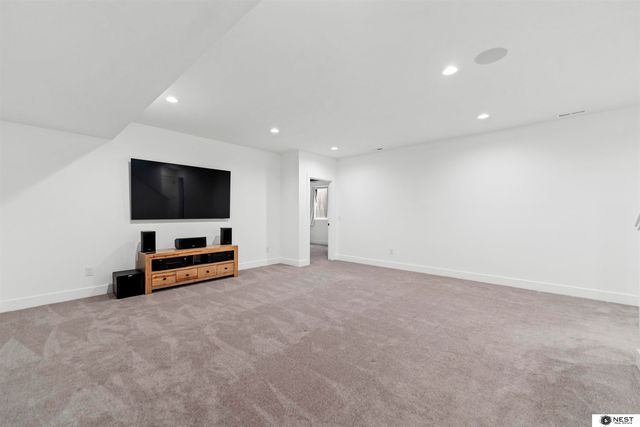 8848 Augusta Drive, Lincoln, NE 68526