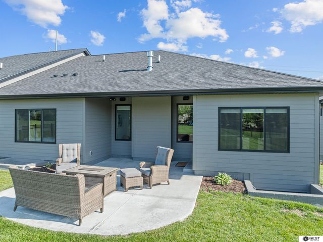 8848 Augusta Drive, Lincoln, NE 68526