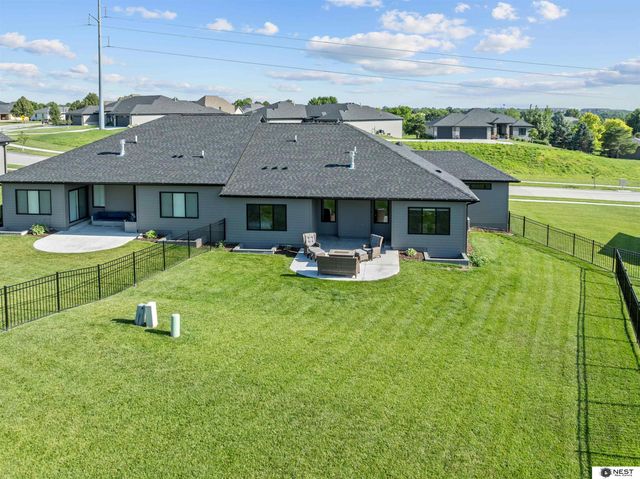 8848 Augusta Drive, Lincoln, NE 68526