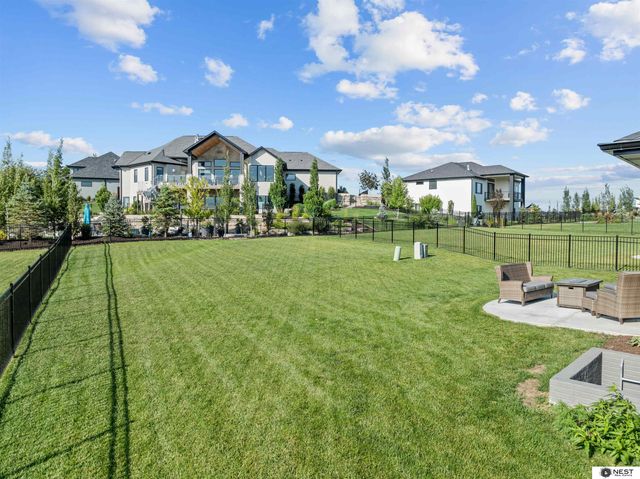 8848 Augusta Drive, Lincoln, NE 68526