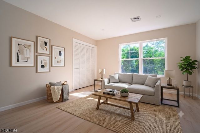 10 B Delar Pky B, Franklin Twp., NJ 08823