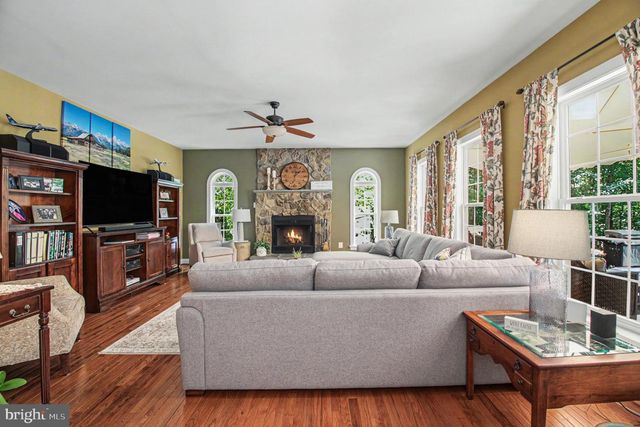 335 GENTLE BREEZE CIR, Fredericksburg, VA 22406