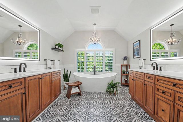335 GENTLE BREEZE CIR, Fredericksburg, VA 22406