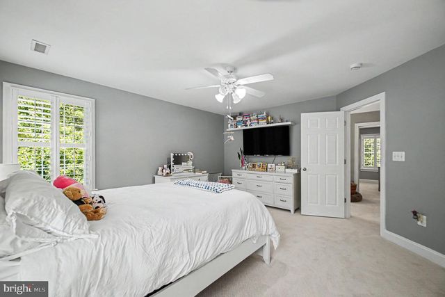 335 GENTLE BREEZE CIR, Fredericksburg, VA 22406