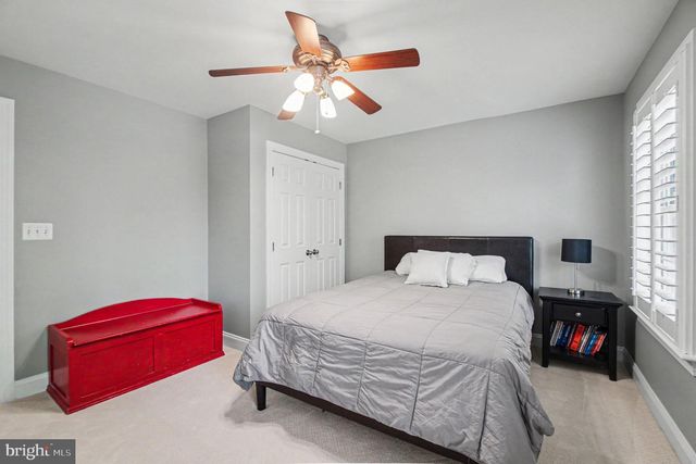 335 GENTLE BREEZE CIR, Fredericksburg, VA 22406