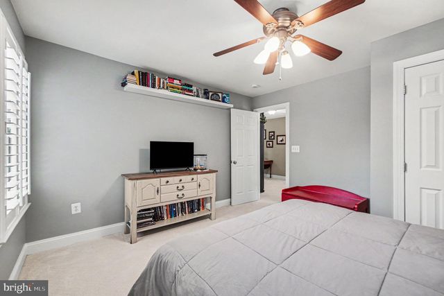 335 GENTLE BREEZE CIR, Fredericksburg, VA 22406