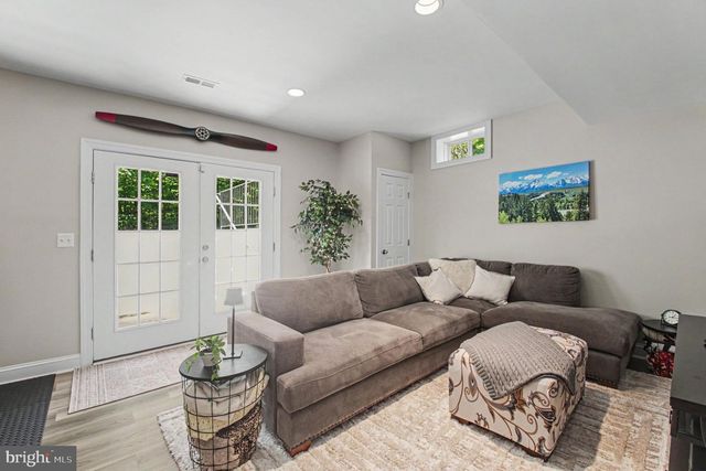 335 GENTLE BREEZE CIR, Fredericksburg, VA 22406