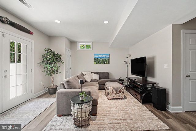 335 GENTLE BREEZE CIR, Fredericksburg, VA 22406