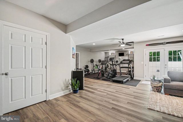 335 GENTLE BREEZE CIR, Fredericksburg, VA 22406