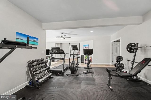 335 GENTLE BREEZE CIR, Fredericksburg, VA 22406