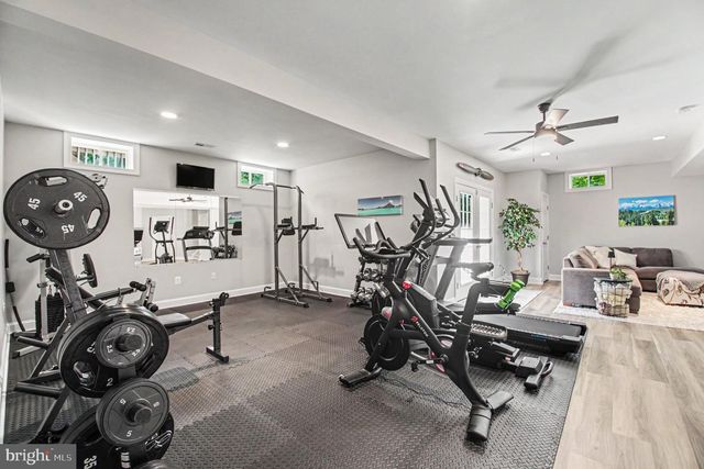 335 GENTLE BREEZE CIR, Fredericksburg, VA 22406
