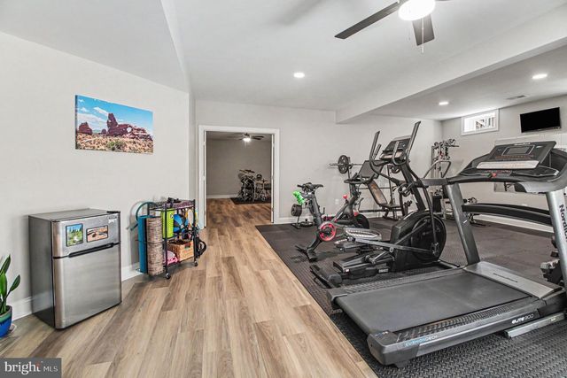 335 GENTLE BREEZE CIR, Fredericksburg, VA 22406