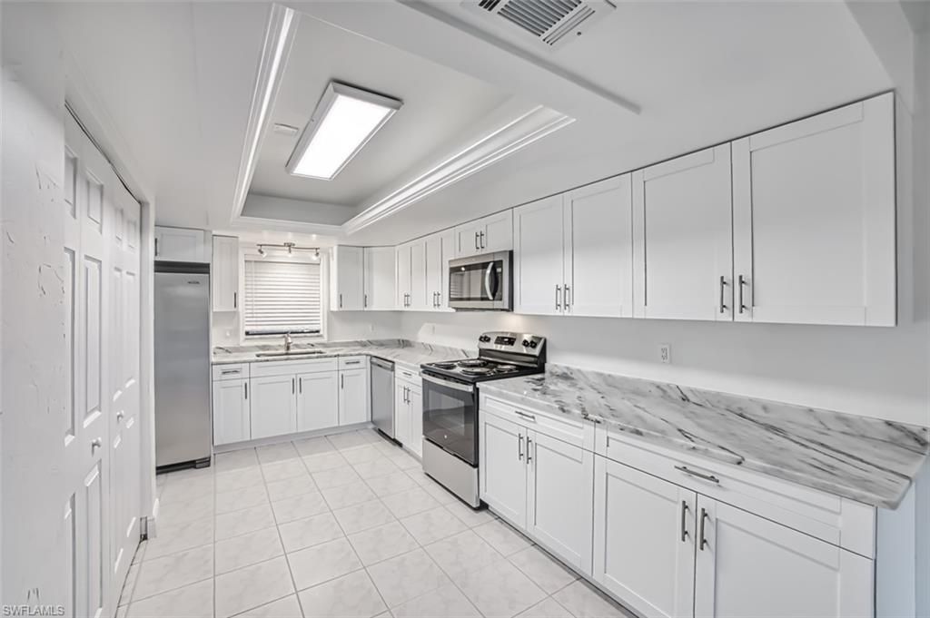 10022 Oxfordshire LN 105, FORT MYERS, FL 33908 — exterior