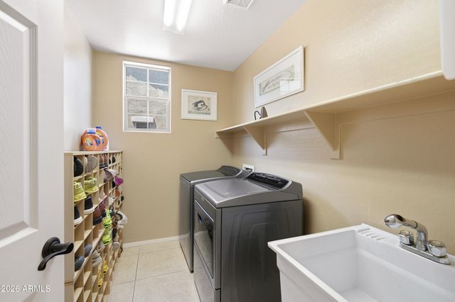 3003 E SPORTS Court, Gilbert, AZ 85298