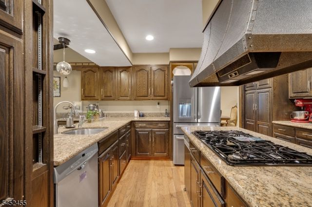 24 Tremont Terrace, Livingston Twp., NJ 07039