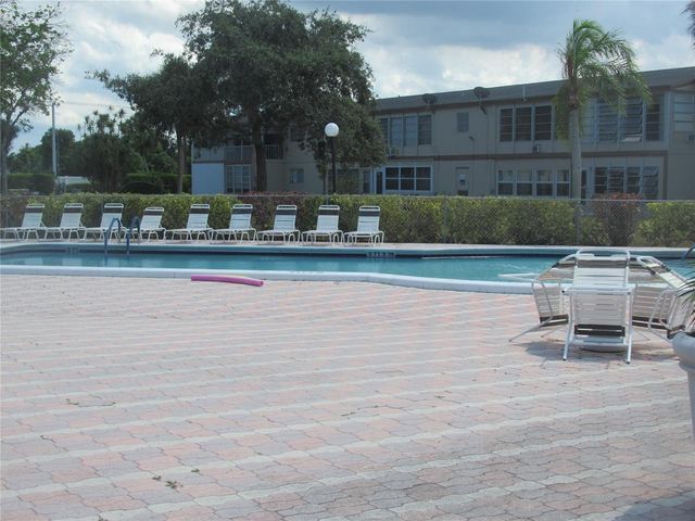 601 NW 76th Terrace 206, Margate, FL 33063