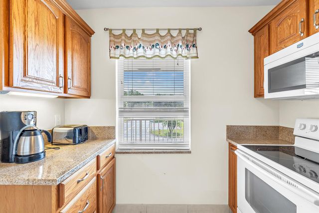601 NW 76th Terrace 206, Margate, FL 33063