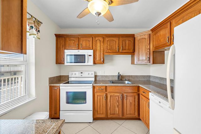 601 NW 76th Terrace 206, Margate, FL 33063