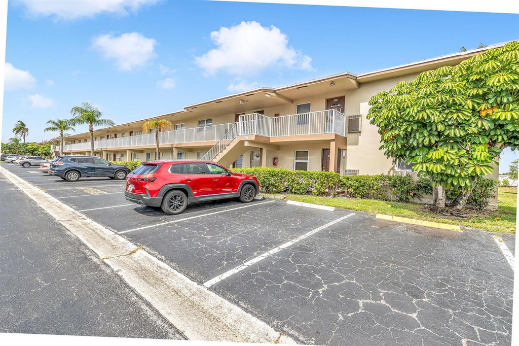 601 NW 76th Terrace 206, Margate, FL 33063