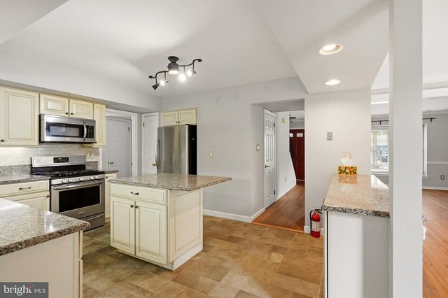104 CRESCENT HOLLOW DR, Sewell, NJ 08080