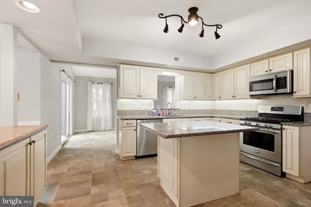 104 CRESCENT HOLLOW DR, Sewell, NJ 08080