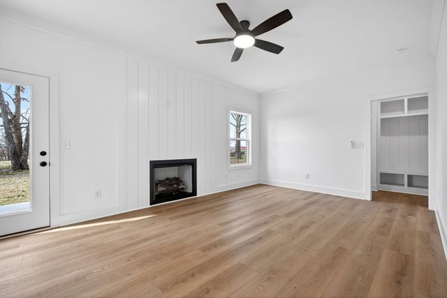 241 Cripps Ln, Smithville, TN 37166