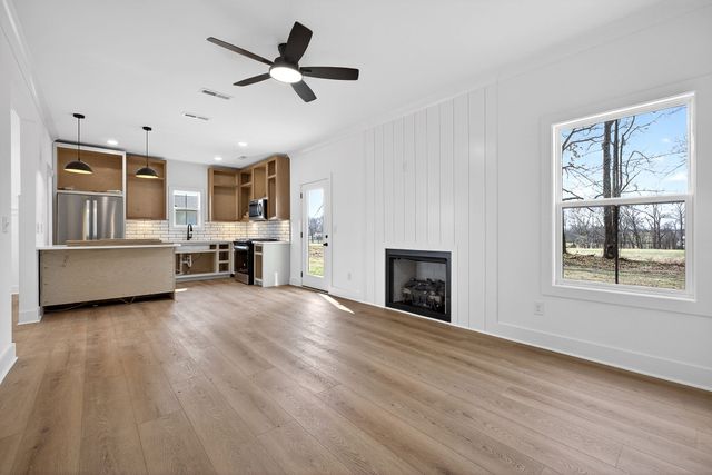 241 Cripps Ln, Smithville, TN 37166