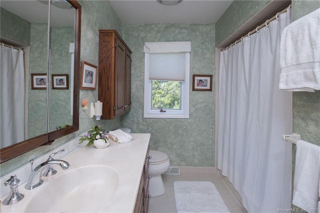 10 Morgan Point, Groton, CT 06340
