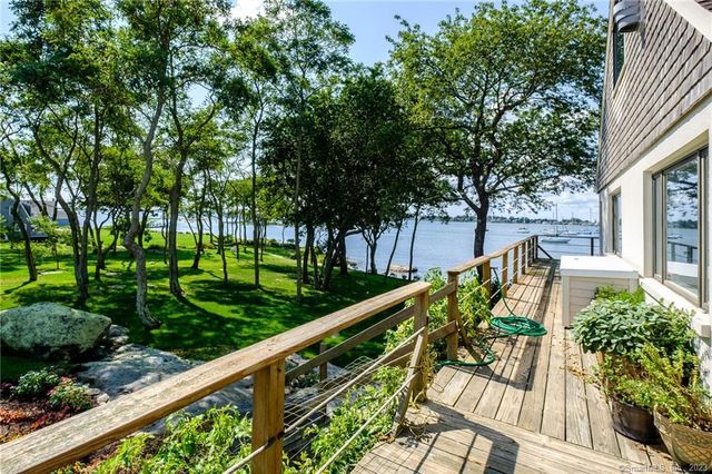 10 Morgan Point, Groton, CT 06340