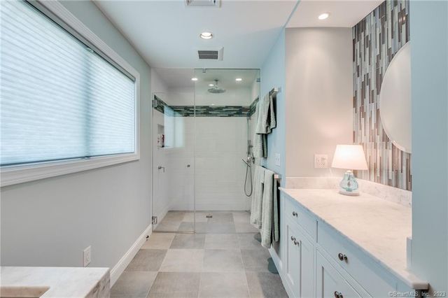 10 Morgan Point, Groton, CT 06340