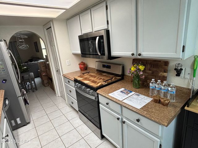 341 E Vía Terrenal, Green Valley, AZ 85614