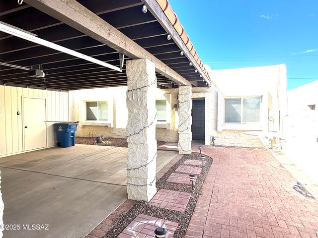 341 E Vía Terrenal, Green Valley, AZ 85614