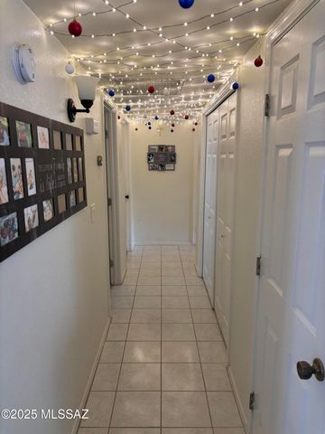 341 E Vía Terrenal, Green Valley, AZ 85614