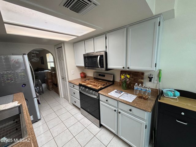 341 E Vía Terrenal, Green Valley, AZ 85614